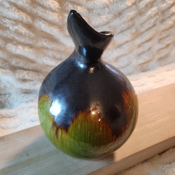 Vintage Art Deco 7.50" L x 7.50" W x 10.50" H (Green & Brown) Drip Glaze Vase - Picture 5 of 10